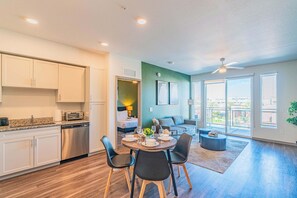 Televisión y oficina 