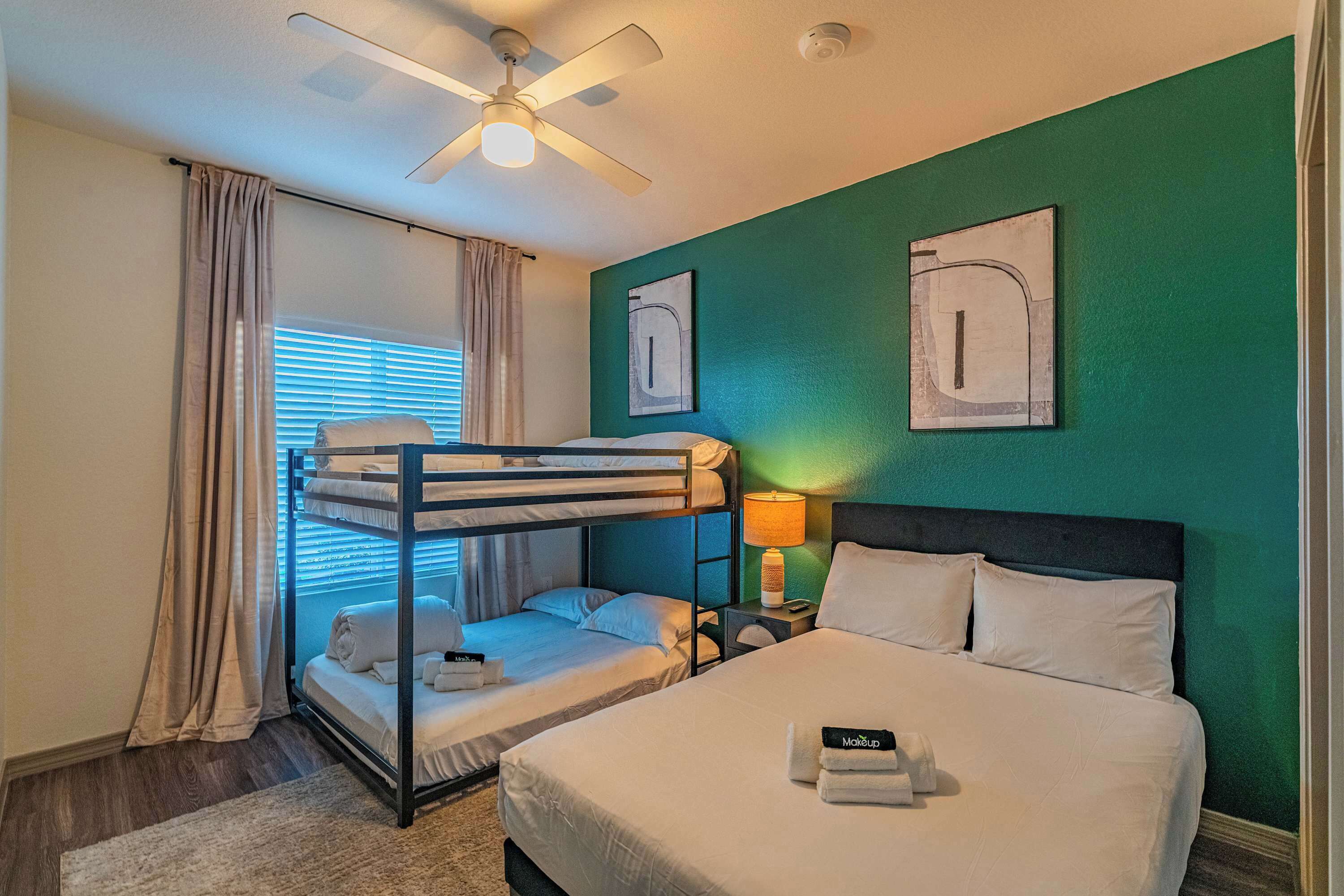 Desk, iron/ironing board, WiFi, bed sheets