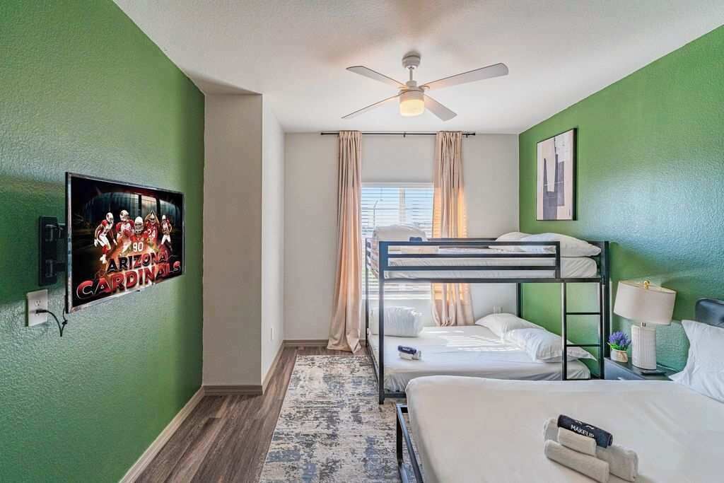 2 bedrooms, desk, iron/ironing board, WiFi