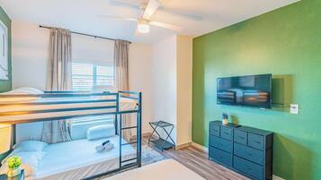 Desk, iron/ironing board, WiFi, bed sheets