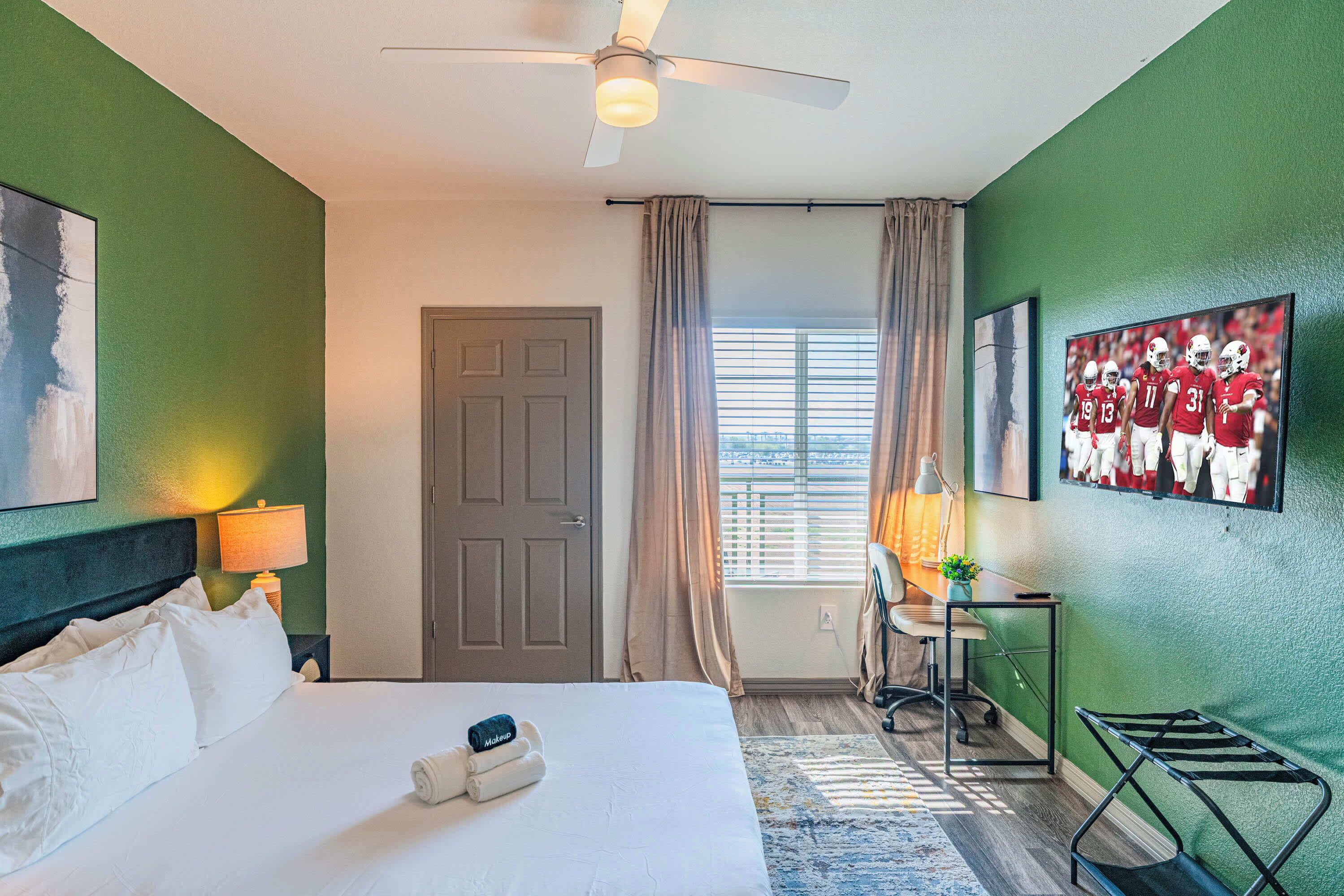 デスク、アイロン / アイロン台、WiFi、ベッドシーツ