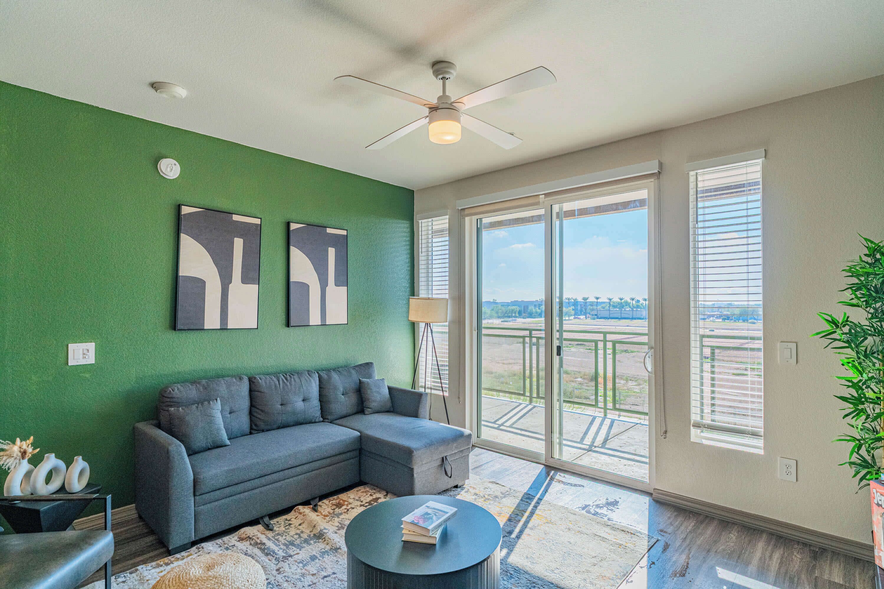 Una televisión, una oficina