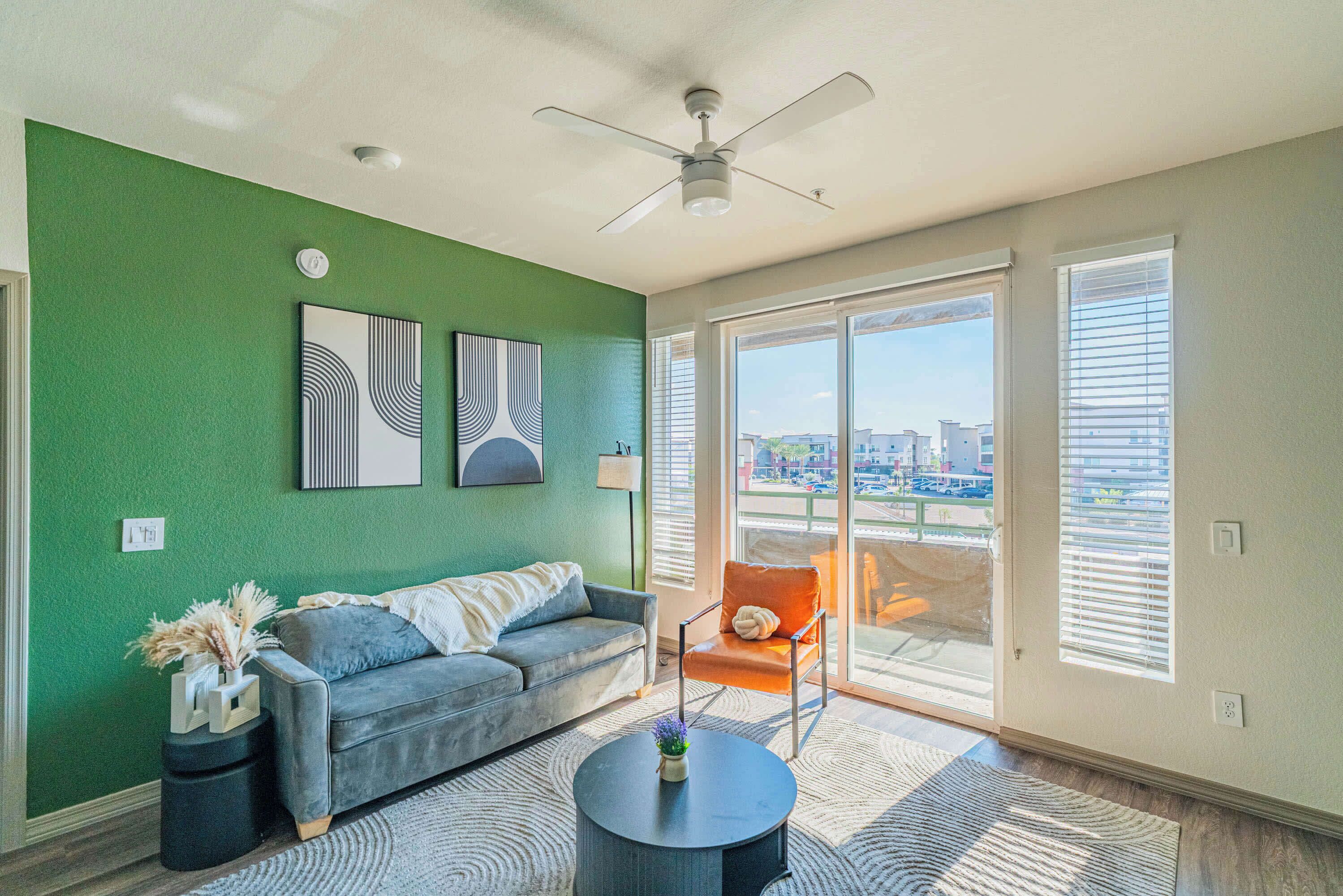 Televisión y oficina 