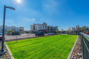 Property grounds - Stadium-Side Escape w/Pool, Gym, Balcony, Parking (Glendale)