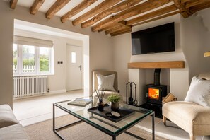 TV, fireplace - Beautifully refurbished two bedroom - 1 Horseshoe Cottages (Kingham)