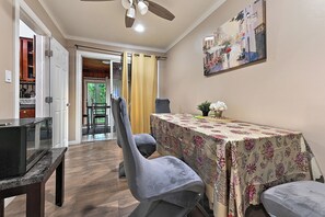 Dining - Peaceful 5-bedroom house with AC in welcoming Hackensack (Hackensack)