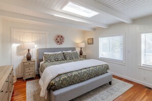 3 bedrooms, desk, free WiFi, bed sheets