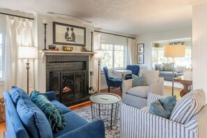 Smart TV, fireplace, ping pong