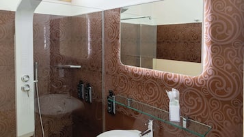 Dusche, Haartrockner, Bidet