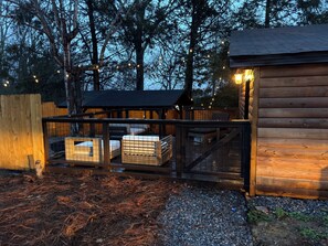 Terrace/patio - Outdoor Living - Hot Tub - Breakfast - Fenced Yard - Near Attractions (Pigeon Forge)