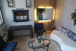 Interior - Flamingo Inn (Rosemead)