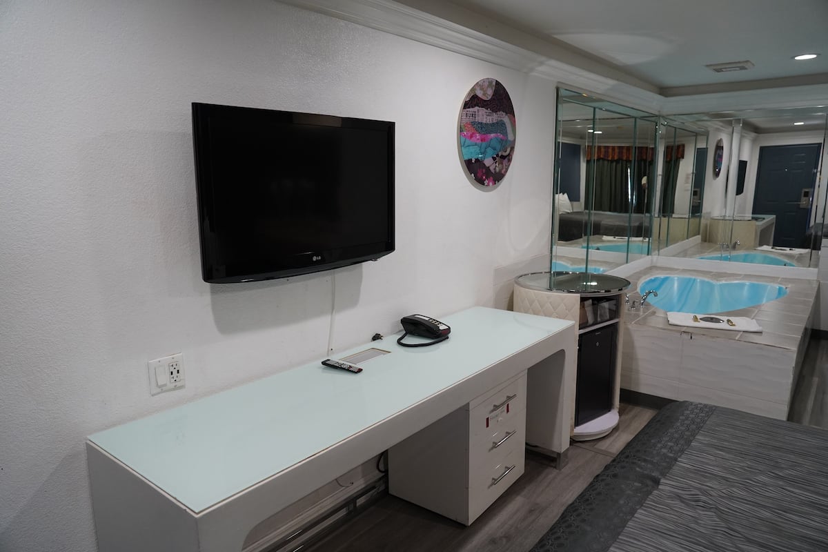 Superior Room | Desk, iron/ironing board, free WiFi