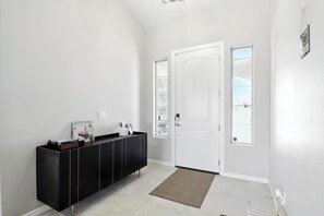 Interior - Charming 3BR Backyard Oasis+Family Friendly, sleeps 9 (Scottsdale)