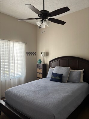 2 bedrooms, iron/ironing board, WiFi, bed sheets - A little slice of paradise in St Pete Beach (St. Petersburg)