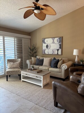Living area - A little slice of paradise in St Pete Beach (St. Petersburg)