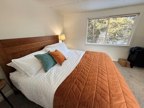 Skrivebord, gratis Wi-Fi, sengetøj