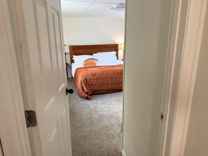 Skrivebord, gratis Wi-Fi, sengetøj