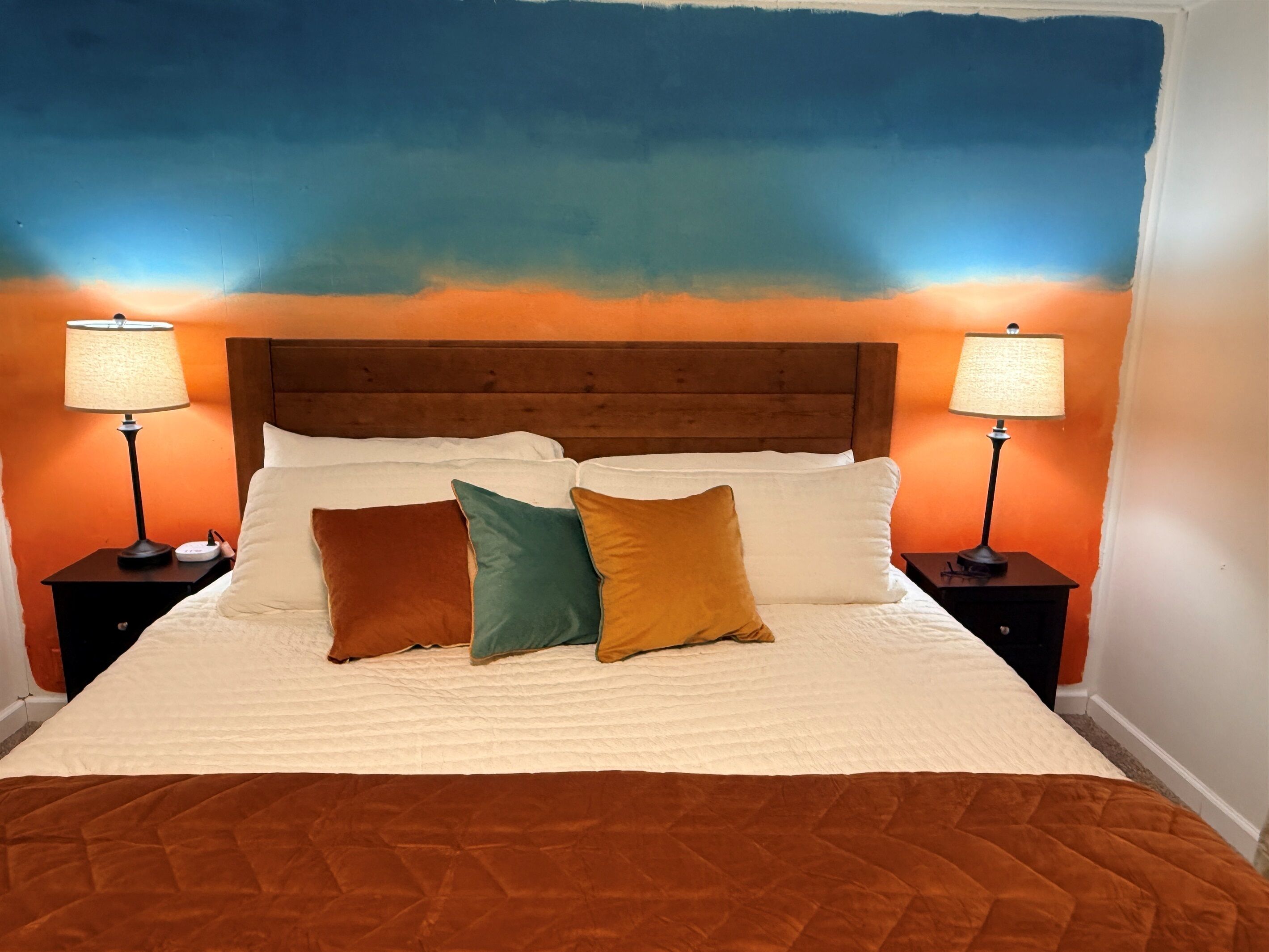 Desk, free WiFi, bed sheets