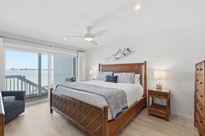 Tabla de planchar con plancha, wifi gratis y ropa de cama 