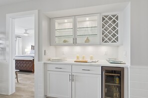 Een strijkplank/strijkijzer, gratis wifi, beddengoed