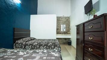 Basic Triple Room | Free WiFi