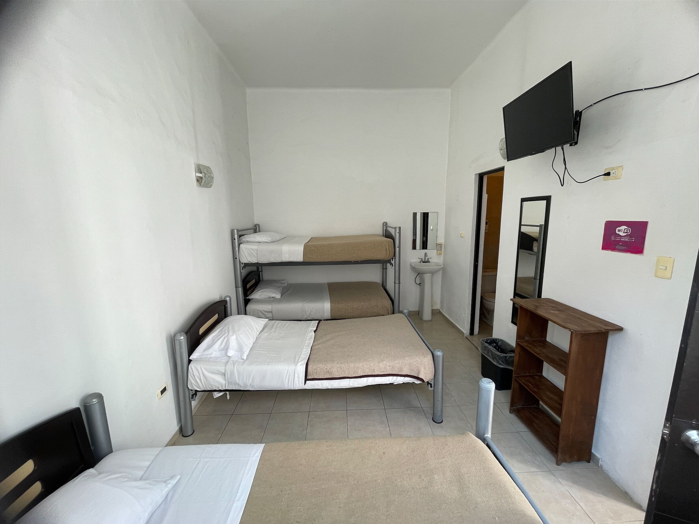 Habitación cuádruple clásica | Wifi gratis 