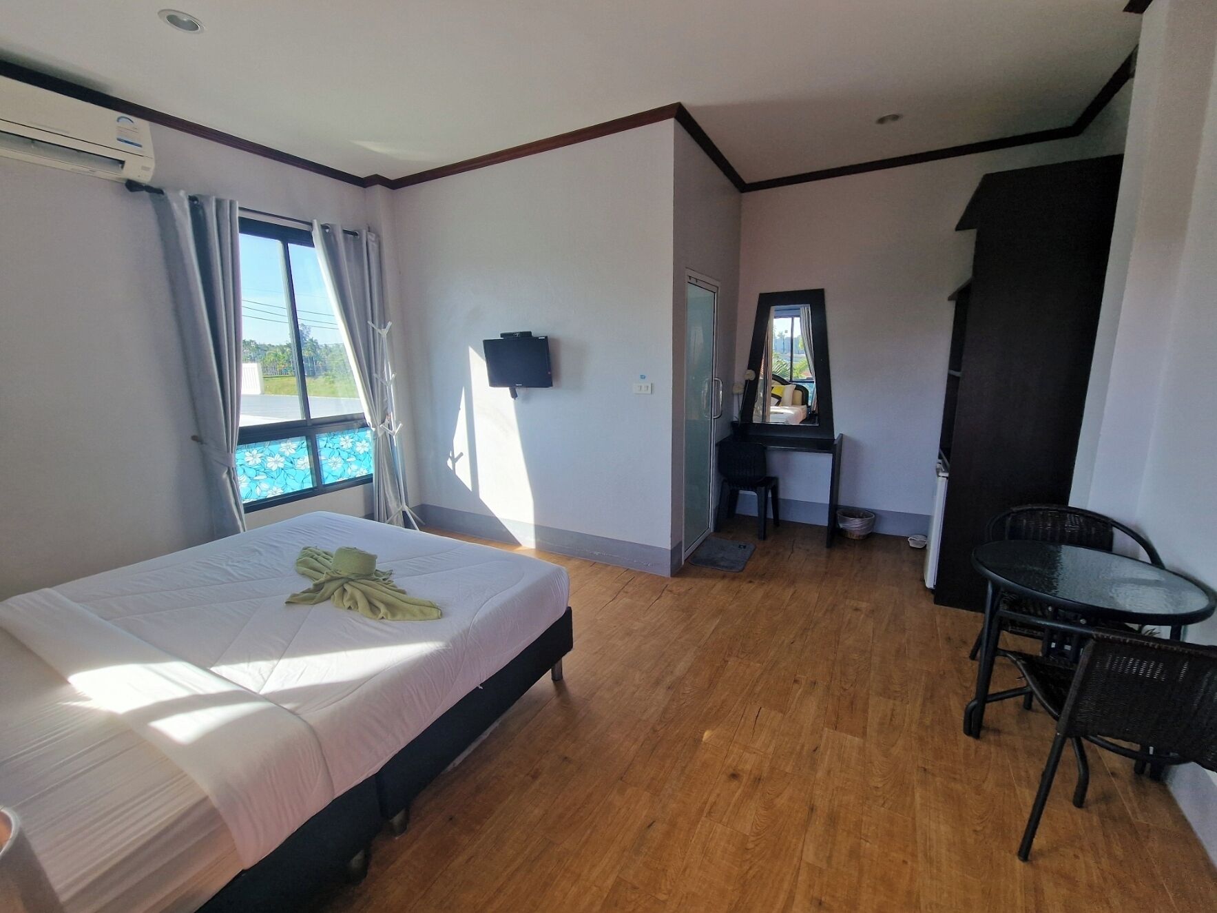 Deluxe Double Room, Garden View | Desk, free WiFi