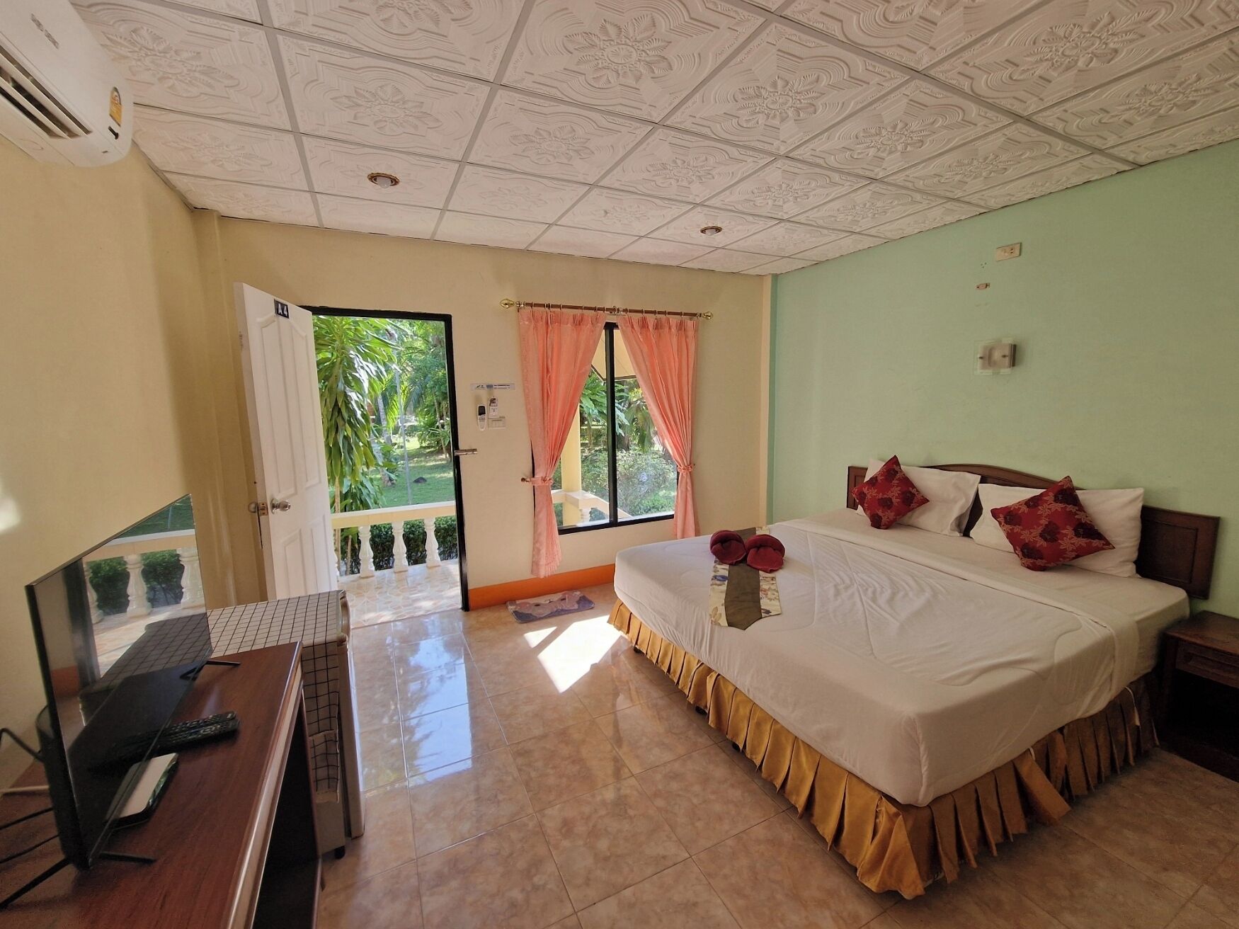 Deluxe Cabin | Desk, free WiFi