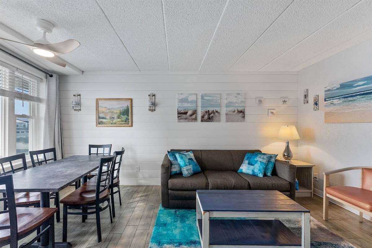 1 Bedroom Condo With Heated Pool In Prime Location - 
