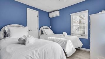 Bügeleisen/Bügelbrett, kostenloses WLAN, Bettwäsche