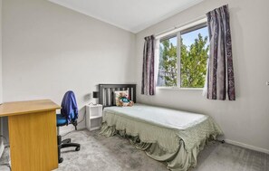 2 bedrooms, WiFi, bed sheets - Comfortable, clean Granny Flat. Easy access to shops and bus routes (Auckland)