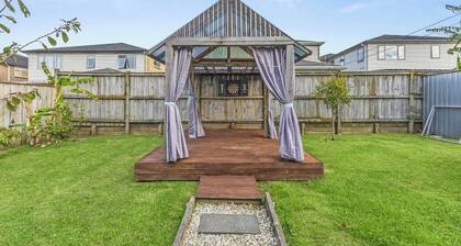 Comfortable, clean Granny Flat. Easy access to shops and bus routes