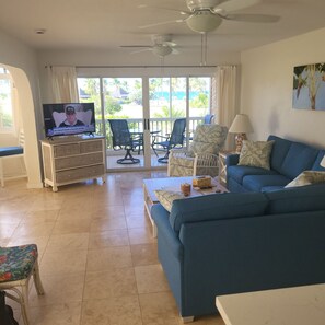 Living area - Beautiful Gentle Winds Newly Renovated Condo (Christiansted)