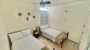 3 slaapkamers, een strijkplank/strijkijzer, reisbedje, gratis wifi