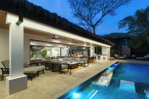 Brand-New Casa Oso  Gated Luxury  Walk to Beach & Estuary Views