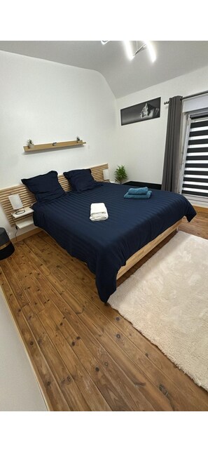 Skrivbord, strykjärn/strykbräda, resesäng och gratis wi-fi