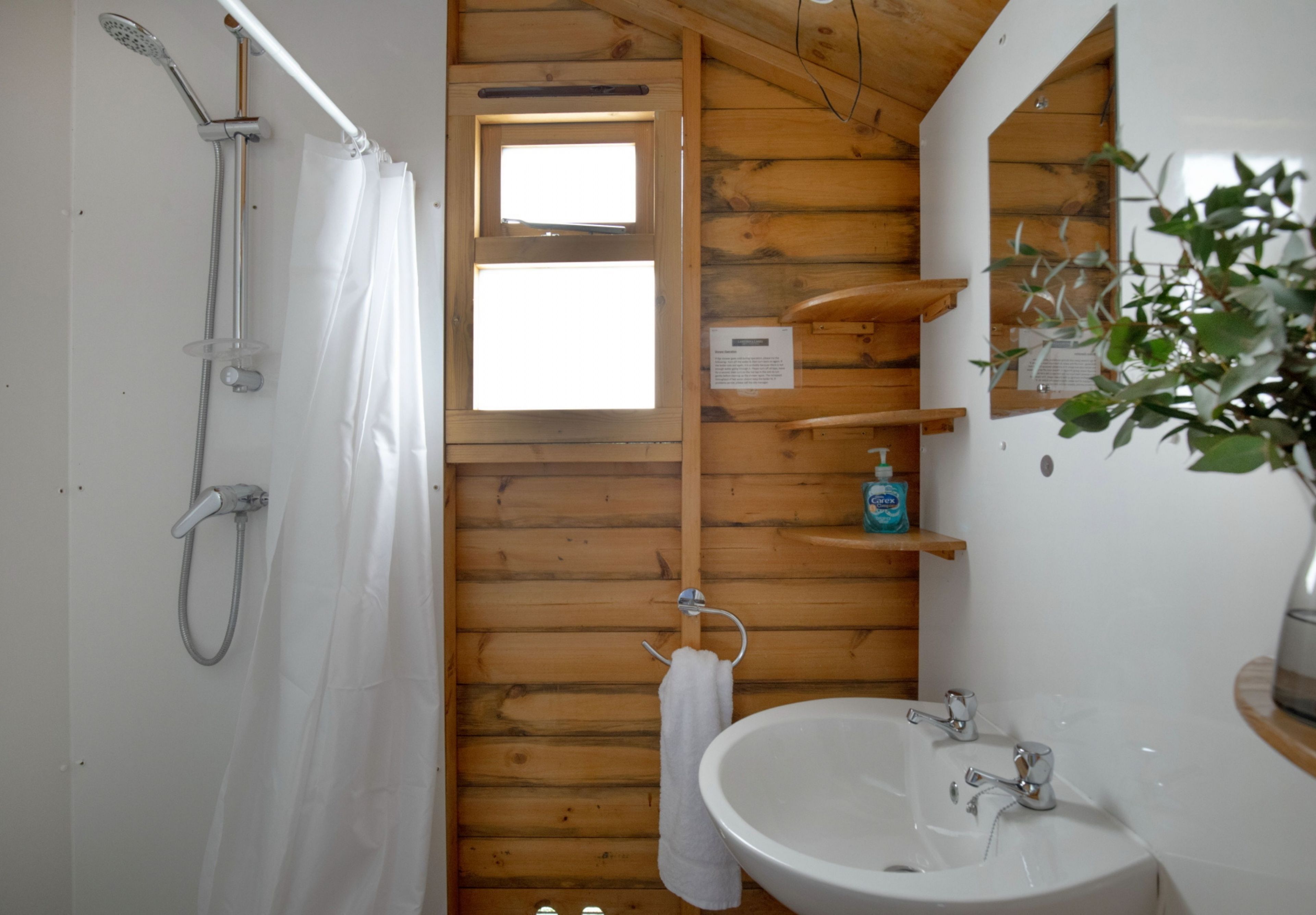 Douche, serviettes fournies