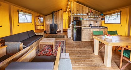 Dog friendly glamping accommodation with hot tub in Ripon, Yorkshire