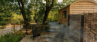 Dog friendly glamping accommodation with hot tub in Ripon, Yorkshire