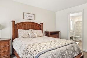 Desk, iron/ironing board, travel cot, free WiFi - Big Montana Views just outside Butte (Butte)