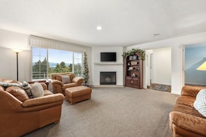 Smart TV, books, offices, computer monitors - Big Montana Views just outside Butte (Butte)