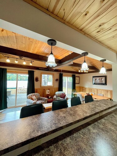 Cozy Cabin on Private Lake in Gwinn