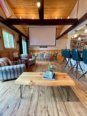 Interior - Cozy Cabin on Private Lake in Gwinn (Gwinn)