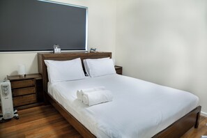Iron/ironing board, Internet, bed sheets - Quirky on Oakstreet located inParkville , great place for foodies and travellers (Parkville)