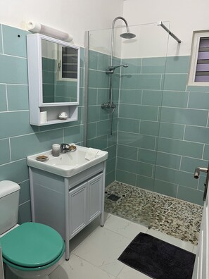 Towels, soap, toilet paper - Cosy bungalow in Saint François: "Le Citronnier (Saint-François)