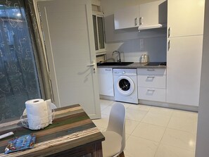 Microwave, oven, stovetop, dishwasher - Cosy bungalow in Saint François: "Le Citronnier (Saint-François)