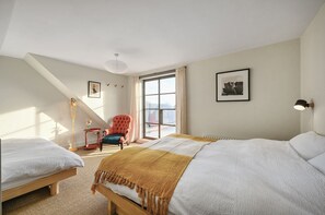 3 bedrooms, iron/ironing board, Internet, bed sheets