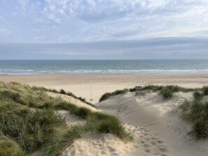Beach - Luna -  a holiday let that sleeps 8 guests  in 3 bedrooms (Camber)