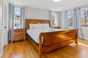 2 bedrooms, desk, iron/ironing board, travel cot - Cape Cod Fireplace/ Hot Tub Fire Pit & Beach (Barnstable)