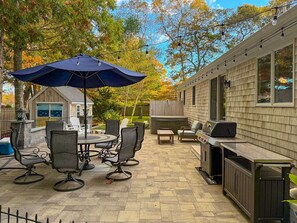Outdoor dining - Cape Cod Fireplace/ Hot Tub Fire Pit & Beach (Barnstable)